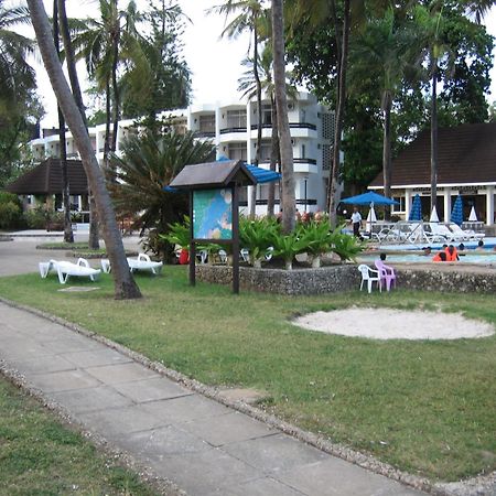 Kenya Bay Beach Hotel Bamburi Eksteriør billede