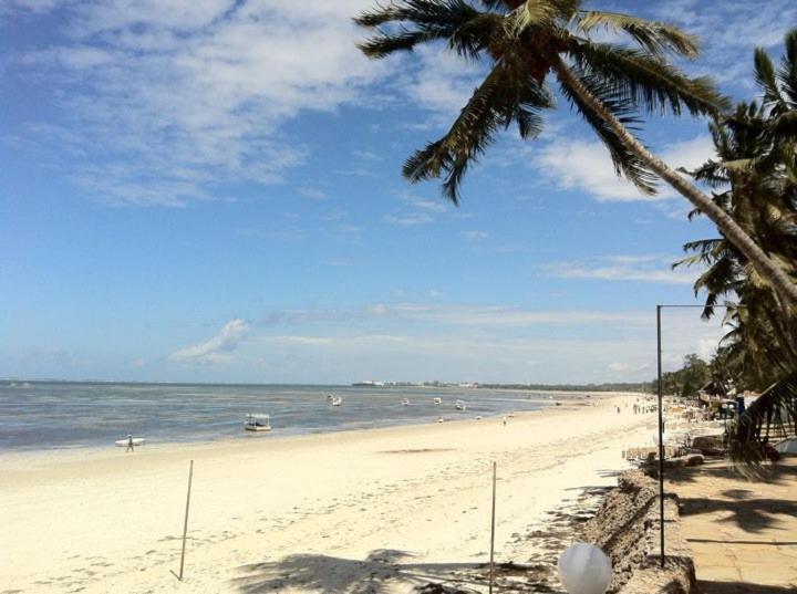 Kenya Bay Beach Hotel Bamburi Eksteriør billede