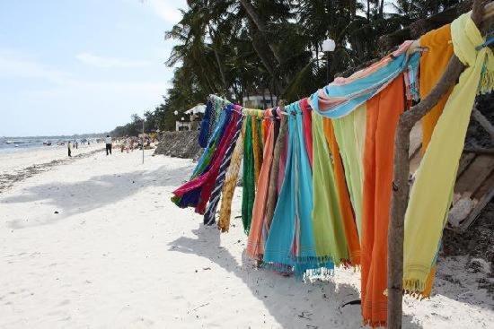 Kenya Bay Beach Hotel Bamburi Eksteriør billede