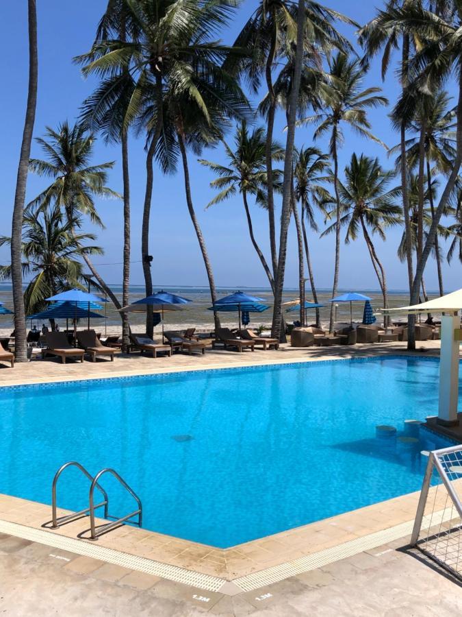 Kenya Bay Beach Hotel Bamburi Eksteriør billede