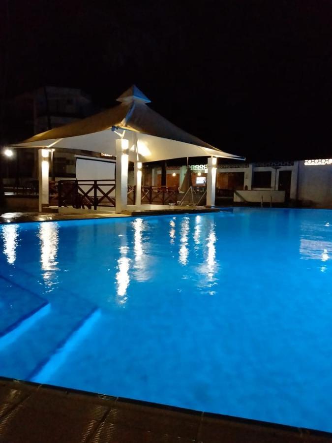 Kenya Bay Beach Hotel Bamburi Eksteriør billede