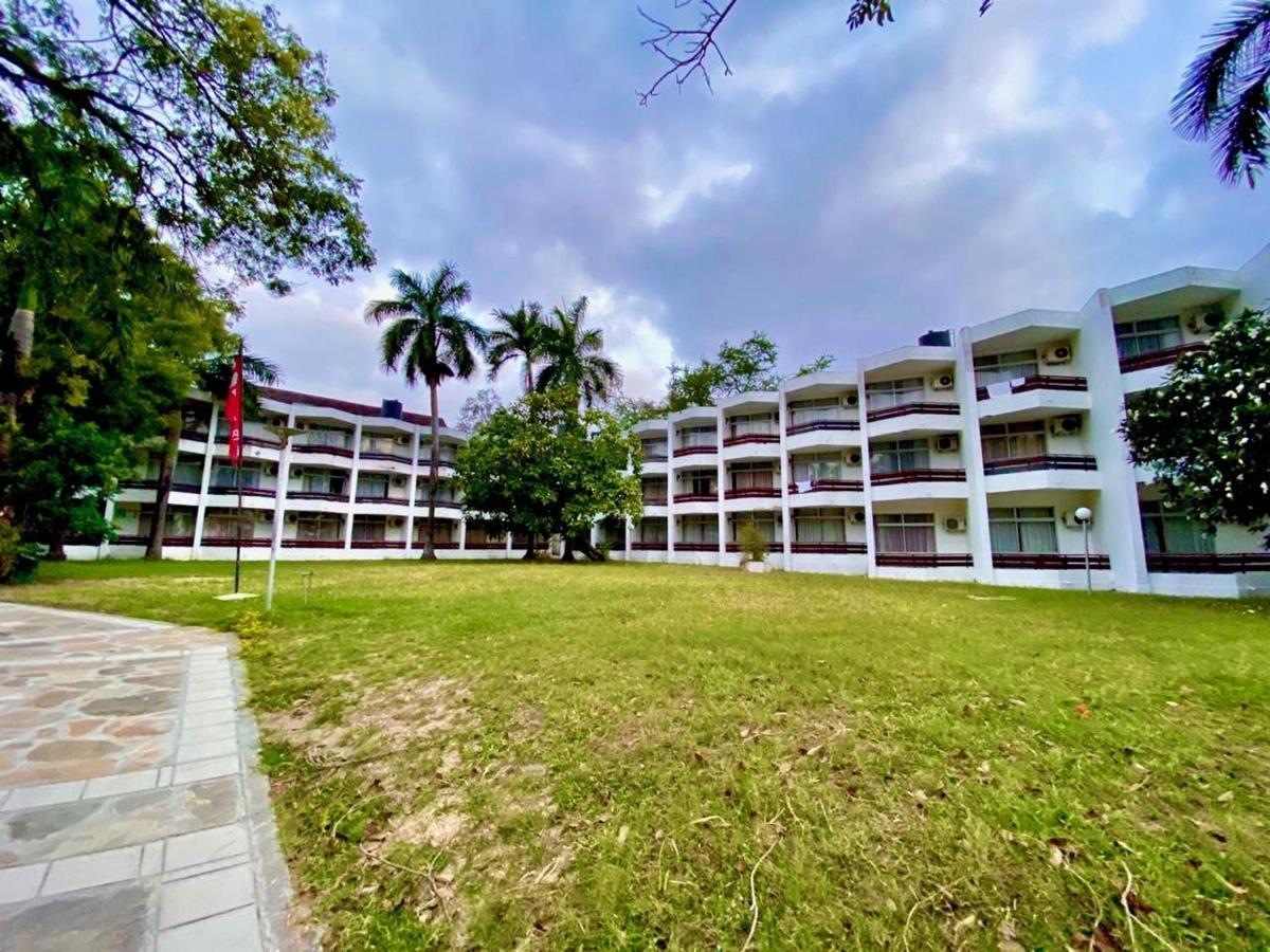 Kenya Bay Beach Hotel Bamburi Eksteriør billede
