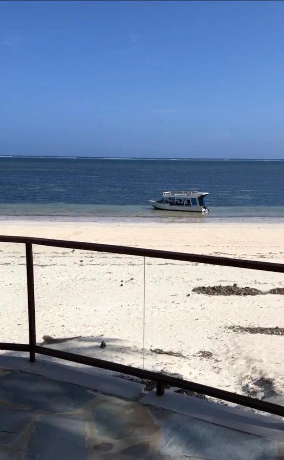 Kenya Bay Beach Hotel Bamburi Eksteriør billede