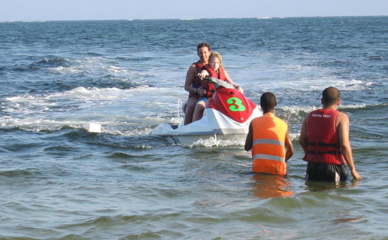 Kenya Bay Beach Hotel Bamburi Eksteriør billede